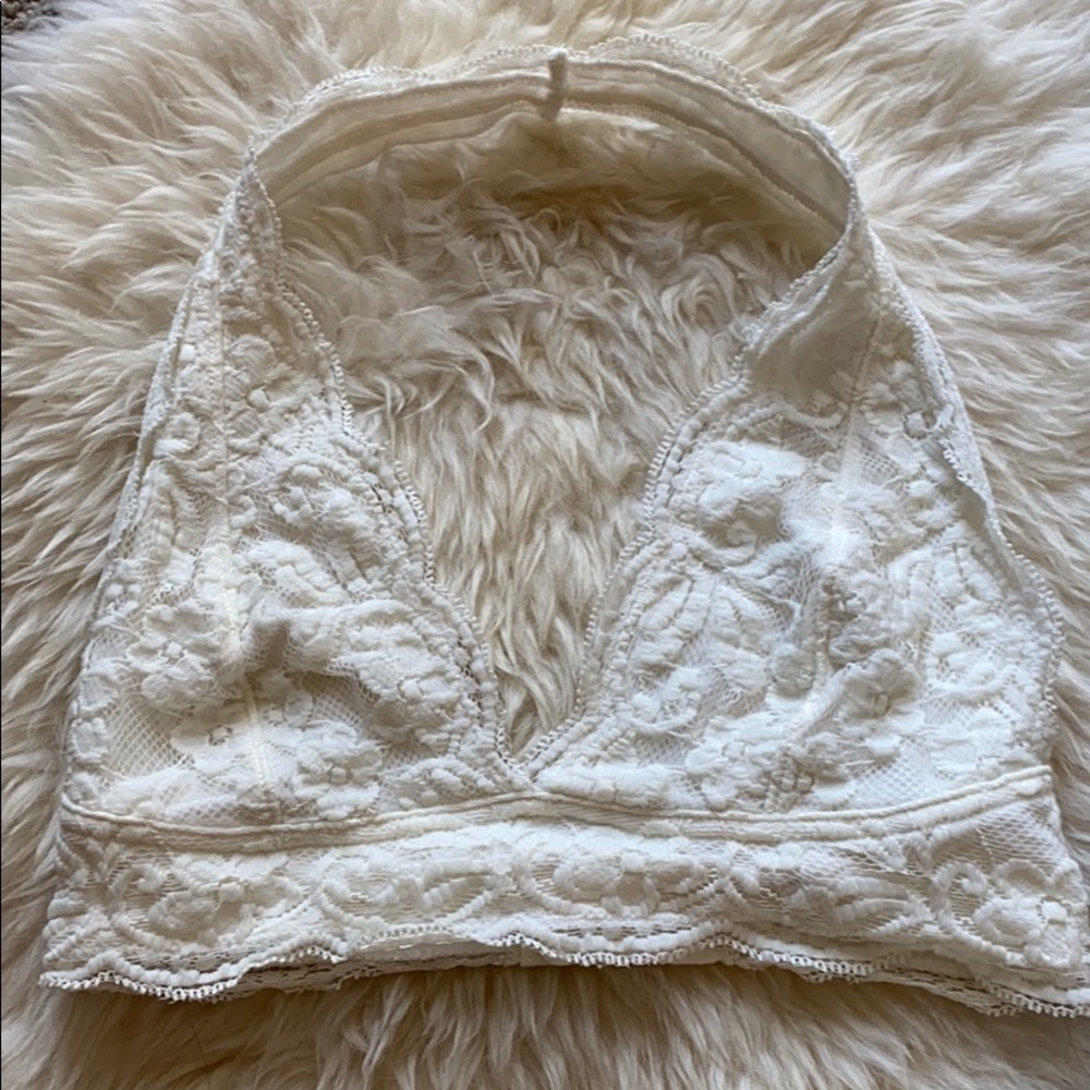 WHITE LACE BRALETTE